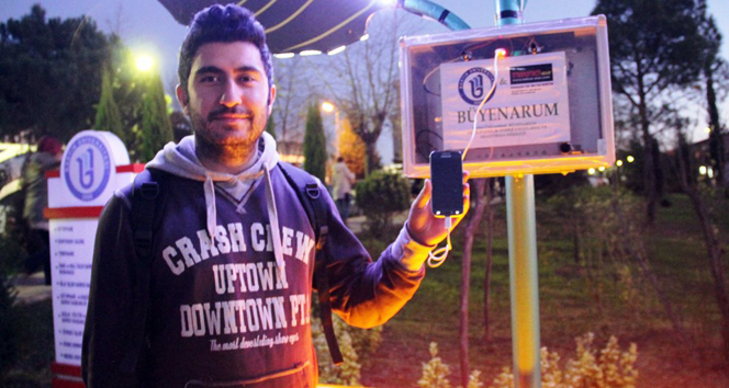 Telefonlarını güneş enerjisiyle şarj ediyorlar