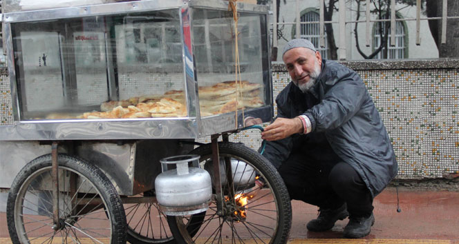 Seyyar börekçiden tehlikeli hareket