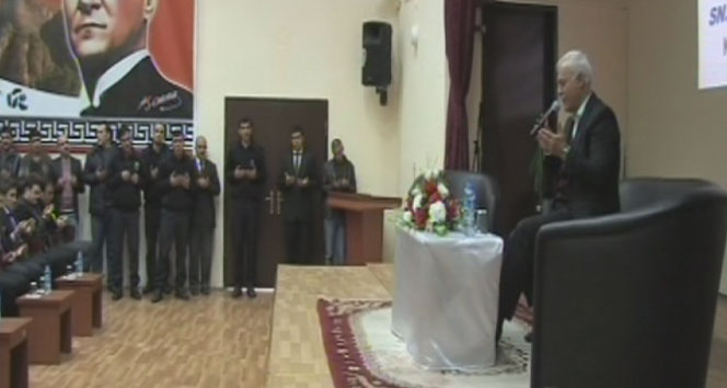 Mahkumlara sabır dileyen Hatipoğlu, onlarla birlikte dua etti