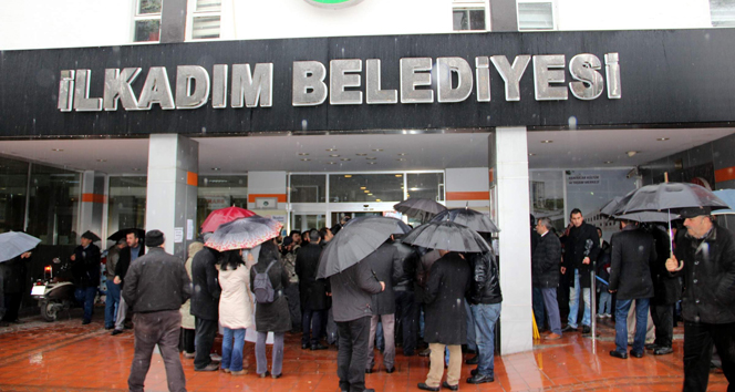 İşten çıkarılan işçiler eylem yaptı