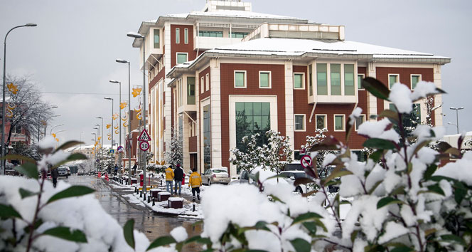 Sultanbeyli beyaza büründü