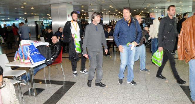 Ünlü futbol yorumcuları ve sosyete umreye gitti