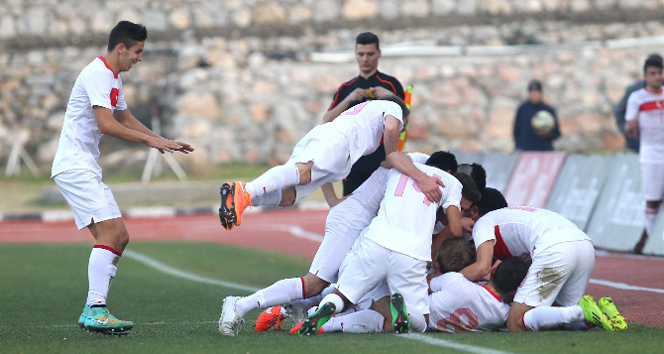 Milliler Romanya’yı iki golle geçti