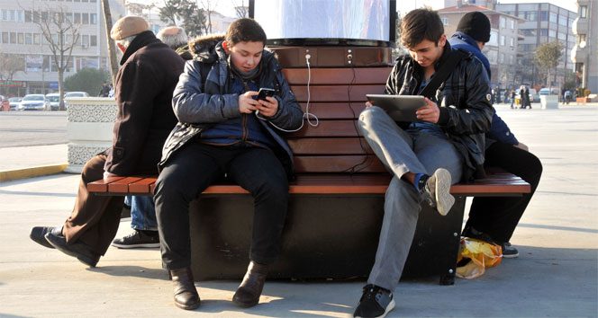 Bağcılar'da şarj eden akıllı banklar