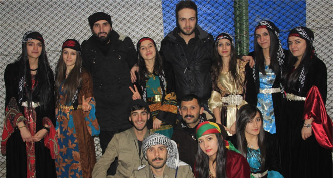 Kürt sanatçı Diyar Hakkari’de konser verdi