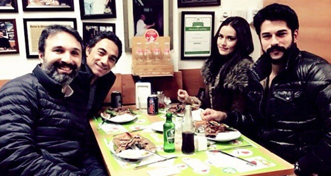 Burak Özçivit sevgilisi ile İskender testi yaptı