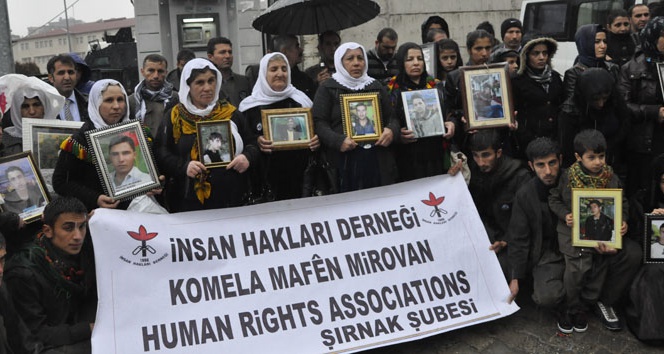 Uludere olayı, valilik önünde protesto edildi