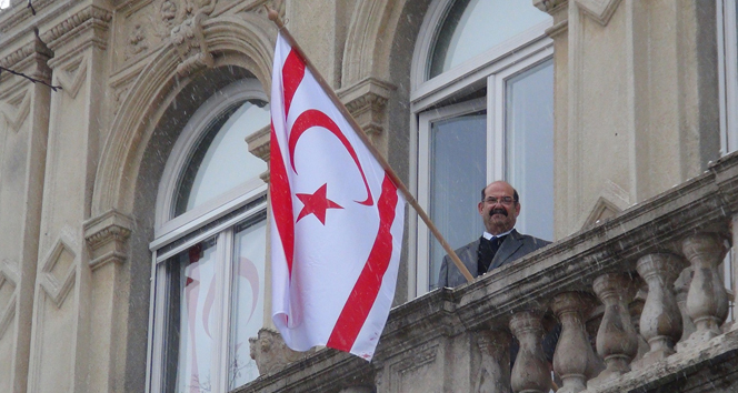 KKTC bayrağı  Macaristan’da dalgalanmaya başladı