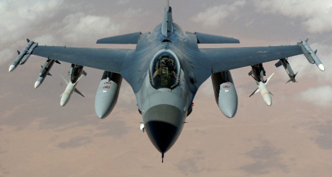 Rus uçağına Türk F-16’lardan yakın takip