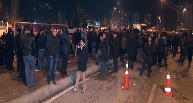 Bank Asya önünde bekleyiş sürüyor