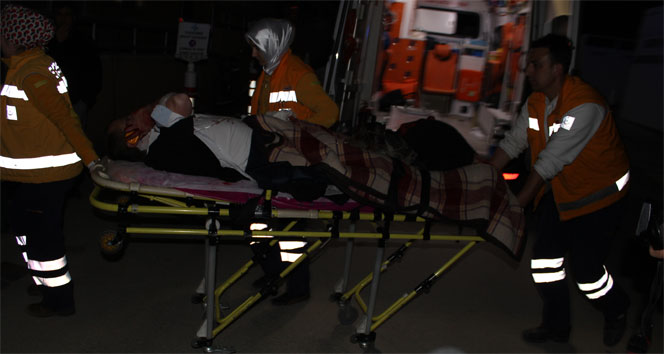 Bıçaklanan vatandaşın sedye üzerinde telefonla konuşma ısrarı