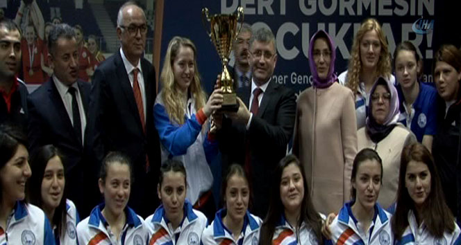 Başkan Türkmen'den şampiyon hentbolculara ödül
