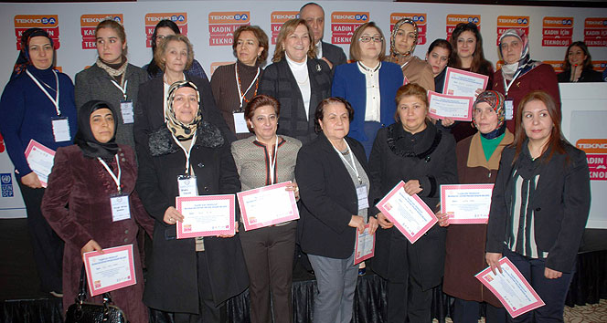 ‘Kadın İçin Teknoloji’ projesini tamamlayan kadınlar sertifikalarını aldı