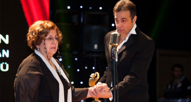 Kerem Alışık, gözyaşlarını tutamadı