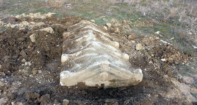 2 bin 500 yıllık lahidi gömen 3 kaçakçı yakalandı
