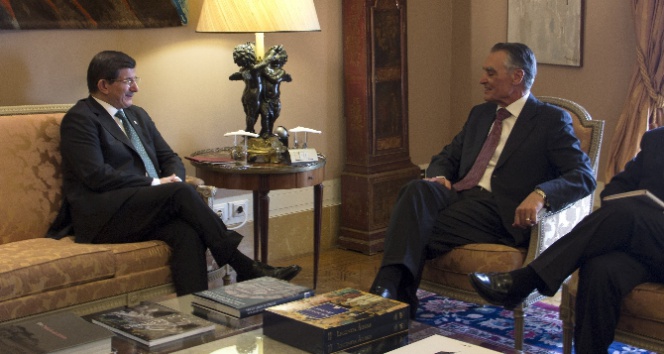 Davutoğlu, Portekiz Cumhurbaşkanı ile bir araya geldi