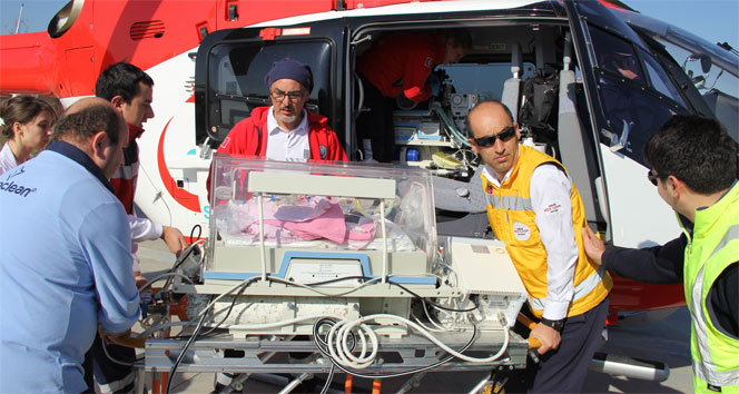 Ambulans helikopter 22 günlük bebek için havalandı