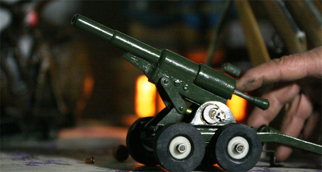 Mehmetçiğin 1915 silahları maket oldu