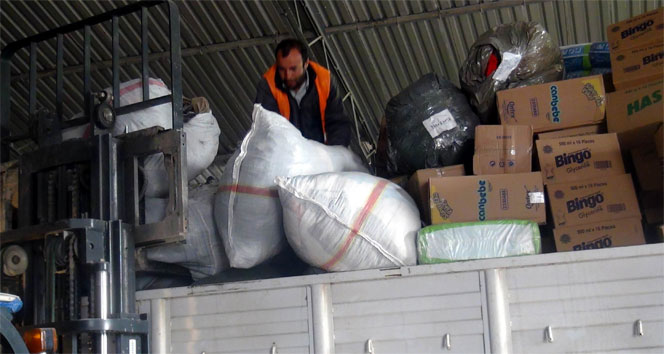 Sınır ötesine 4 TIR yardım