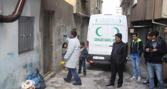 Tavuktan zehirlenen Suriyeli kadın öldü