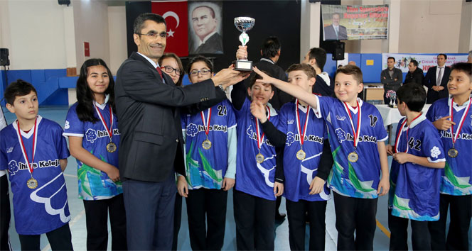 İhlas Koleji Çocuk Oyunları Festivali’nde de şampiyonlukları topladı