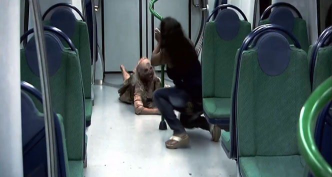 Metrodaki kadın korkudan ölüyordu