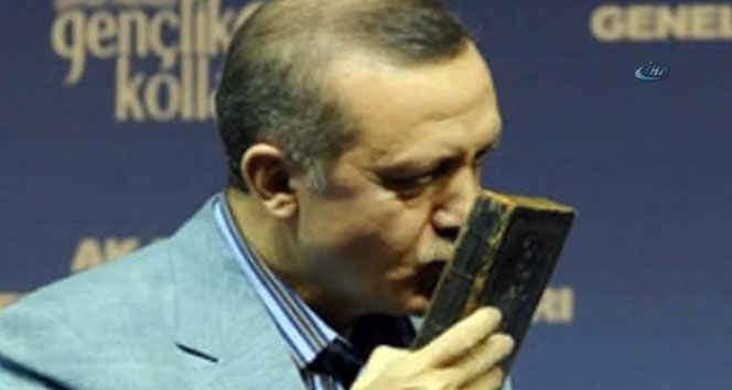 Erdoğan, Şehit Savcı Kiraz için Kur&#039;an-ı Kerim Okudu