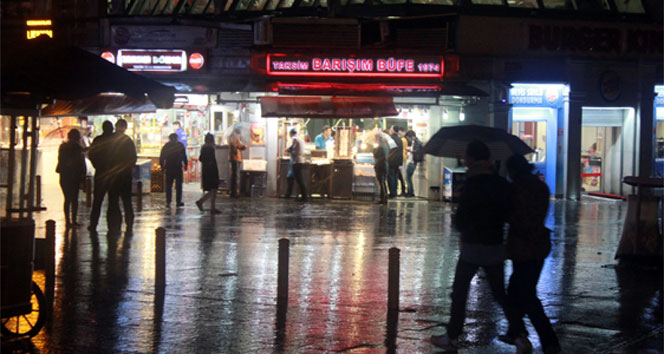 İstanbul&#039;da yağmur etkisini gösterdi
