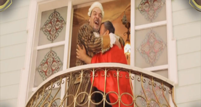 Beyaz'dan Hande Yener'e Sebastian sürprizi