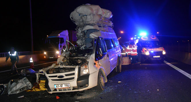 Düğünden dönen minibüs kamyona çarptı: 7 ölü, 10 yaralı!