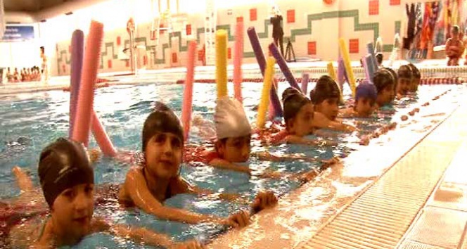 Beyoğlu Belediyesi’nden 5 bin öğrenciye ücretsiz yüzme eğitimi
