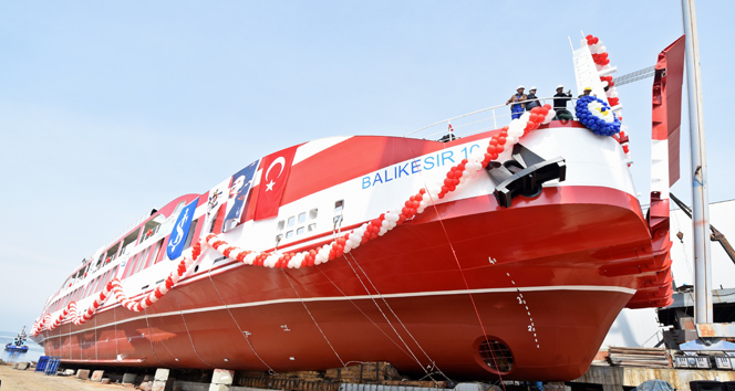 Türkiye&#039;nin en büyük yolcu gemisi denize indi