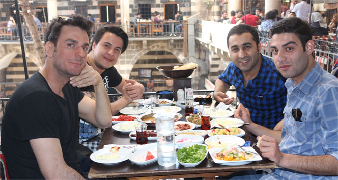 Güldür Güldür ekibi Diyarbakır&#039;da