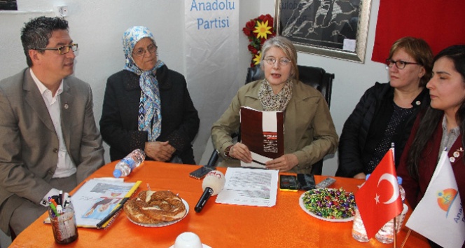 Emine Ülker Tarhan bu sözlerle kimi hedef aldı?