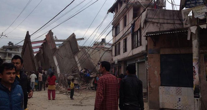 Nepal&#039;de büyük deprem
