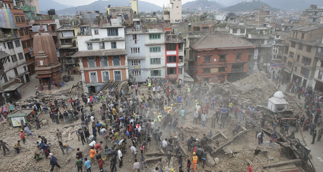 Deprem sonrası Nepal&#039;de toprak kayması: 250 kayıp