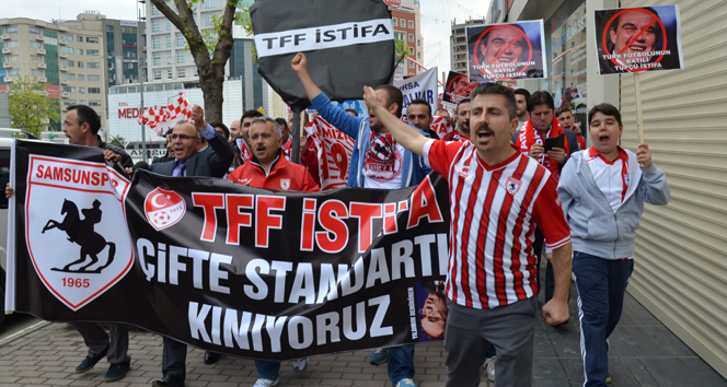 Samsunspor taraftarları TFF&#039;yi istifaya çağırdı