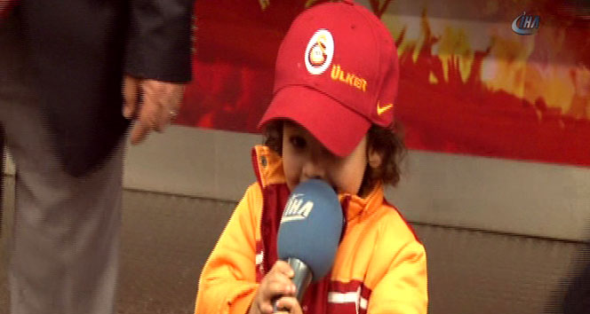 Yasin Öztekin’in oğlu İHA mikrofonuna şarkı söyledi