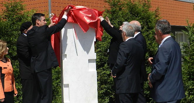 Kosova’da ‘Kayıp Kişiler Heykeli’ dikildi