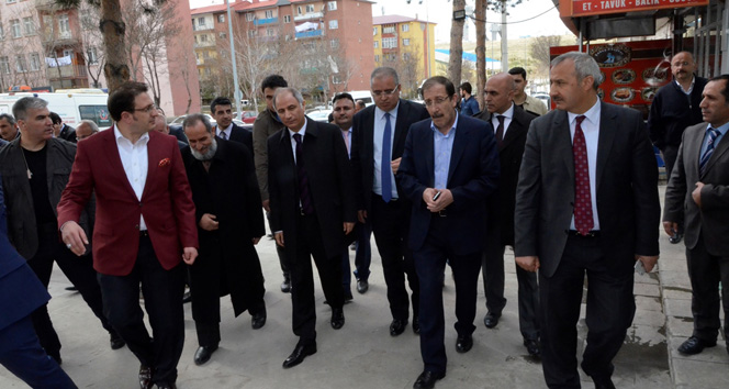 Bakan Ala, esnafı gezdi destek istedi