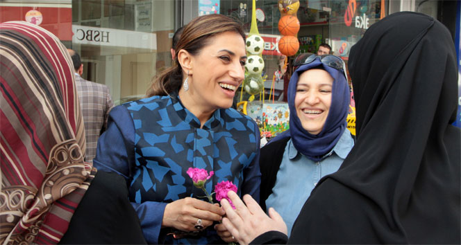 Kız öğrencilerden AK Partili adayı güldüren istek