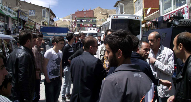 Taziye ve esnaf ziyaretinde bulunan AK Parti heyetine saldırı