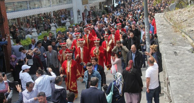 Giresun Günleri&#039;nde fındık dağıtıldı