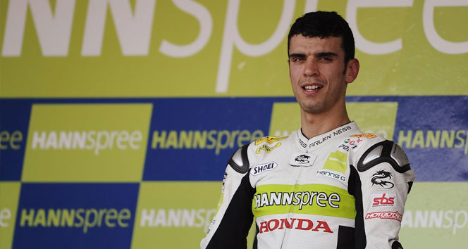 Kenan Sofuoğlu, İtalya'da birinci oldu, birinciliği oğluna armağan etti