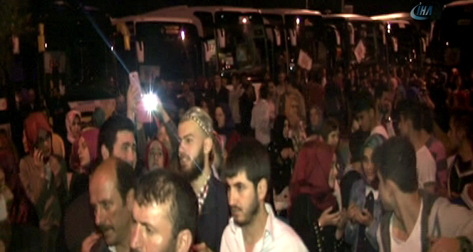 10 bin kişi Çanakkale için yola çıktı