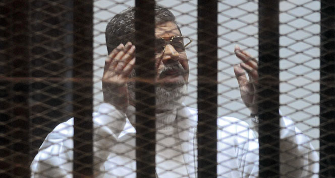 Mursi&#039;nin idam cezası müebbete çevrildi