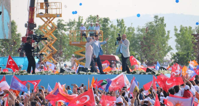 Davutoğlu: &#039;Türkiye’ye bir Sisi arıyorlar&#039;